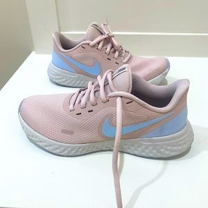 Nike Women’s Running Shoe Size 8